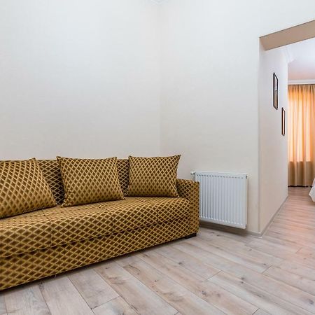 Golden Light Hotel Tbilisi Buitenkant foto