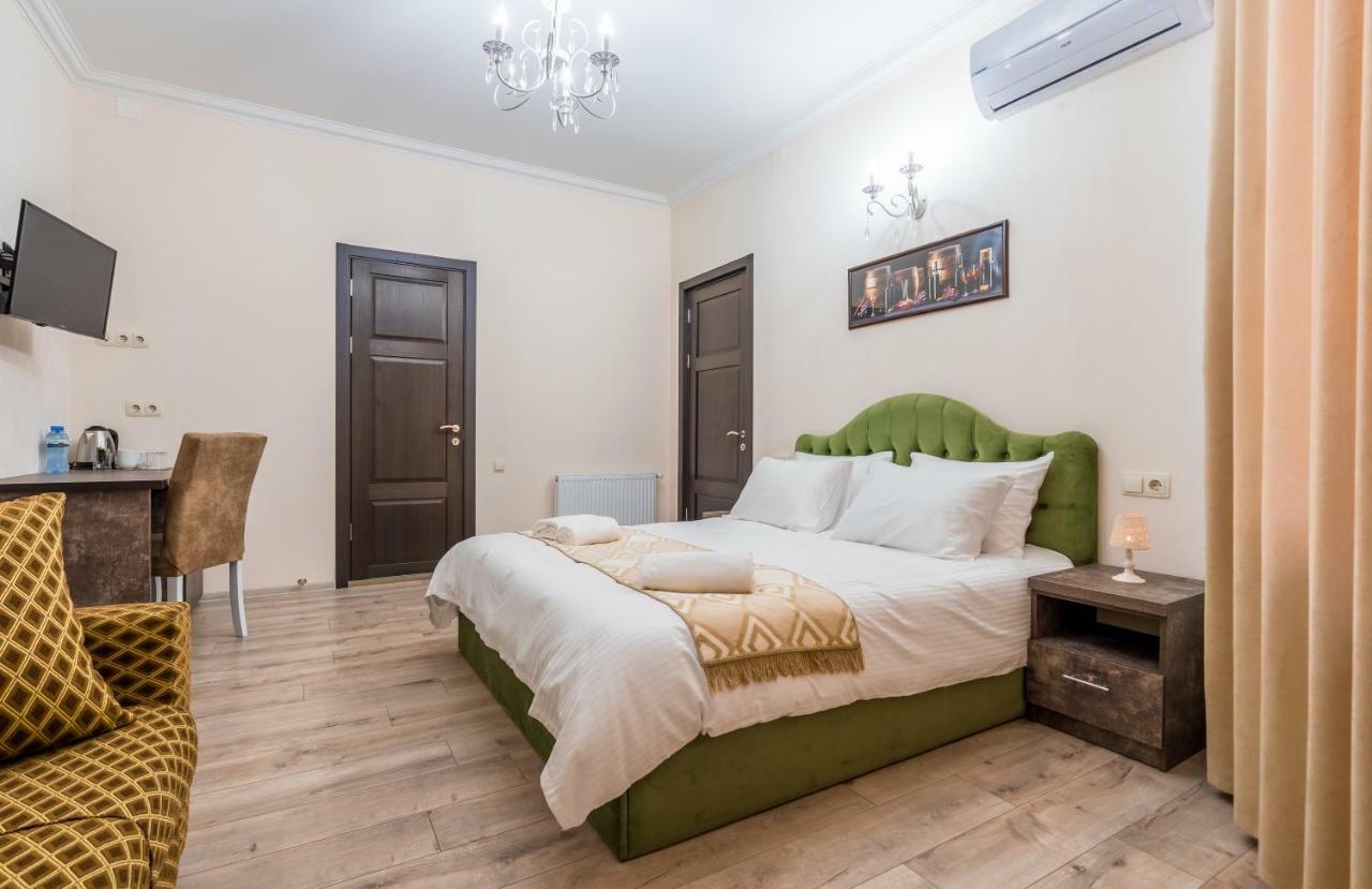 Golden Light Hotel Tbilisi Buitenkant foto