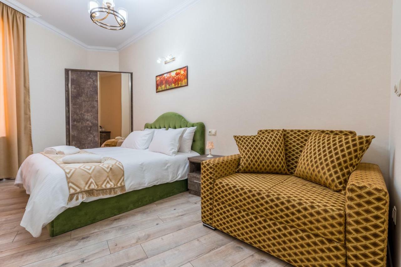 Golden Light Hotel Tbilisi Buitenkant foto