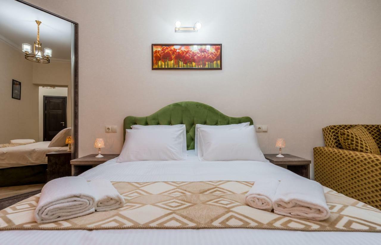 Golden Light Hotel Tbilisi Buitenkant foto