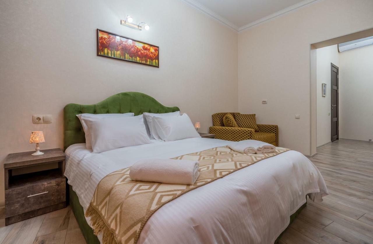 Golden Light Hotel Tbilisi Buitenkant foto