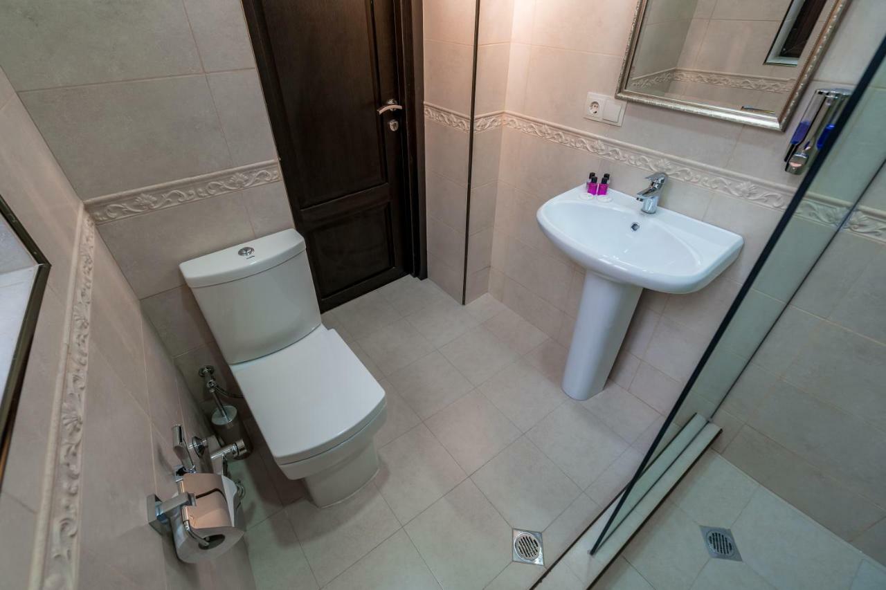 Golden Light Hotel Tbilisi Buitenkant foto
