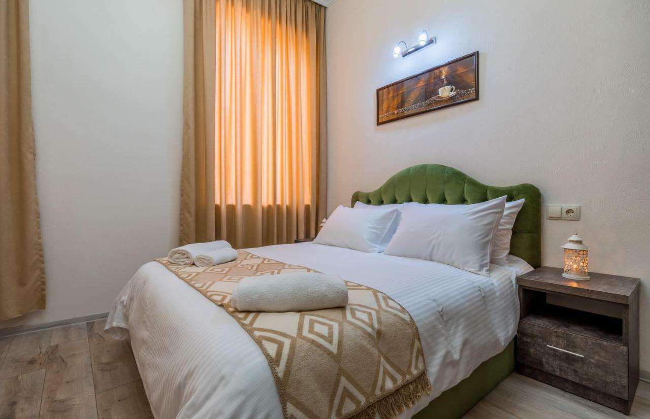 Golden Light Hotel Tbilisi Buitenkant foto