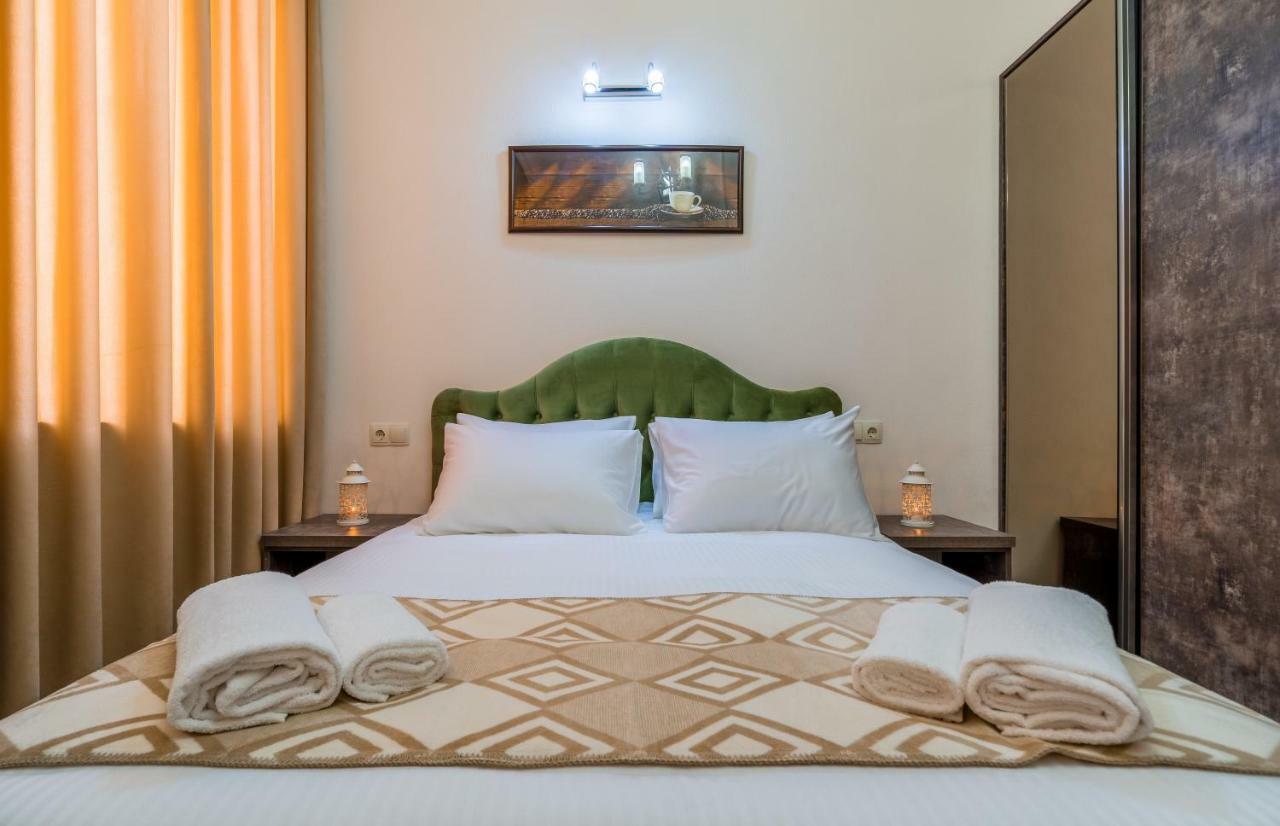 Golden Light Hotel Tbilisi Buitenkant foto