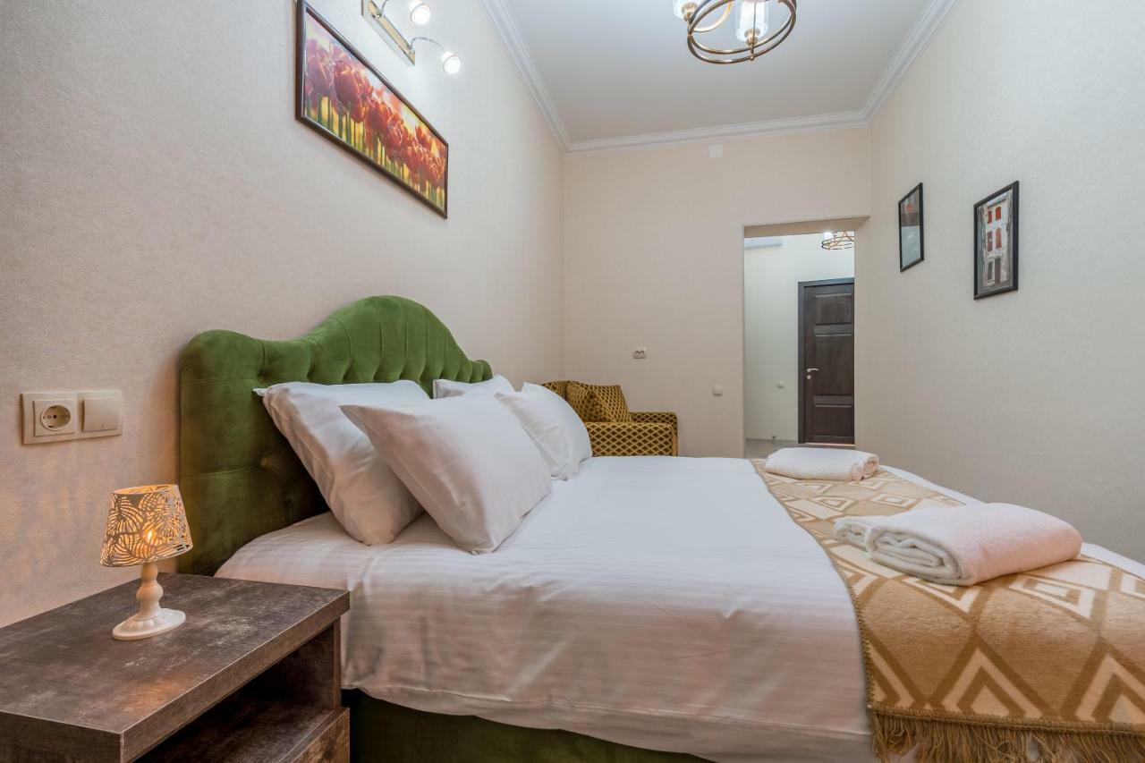Golden Light Hotel Tbilisi Buitenkant foto