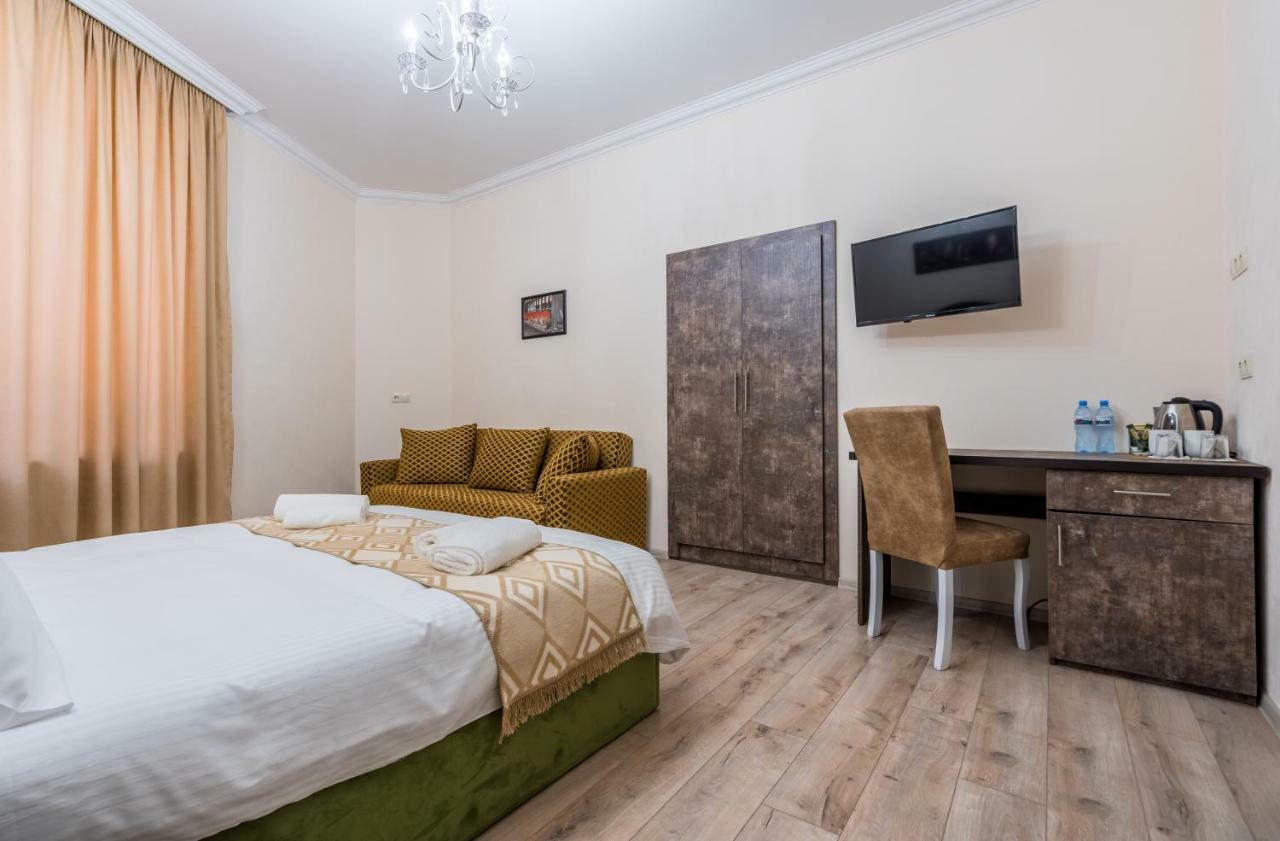 Golden Light Hotel Tbilisi Buitenkant foto