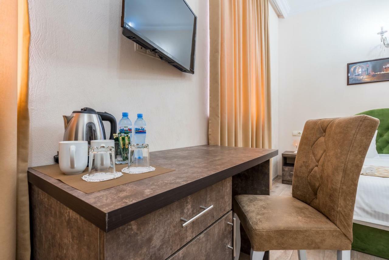 Golden Light Hotel Tbilisi Buitenkant foto