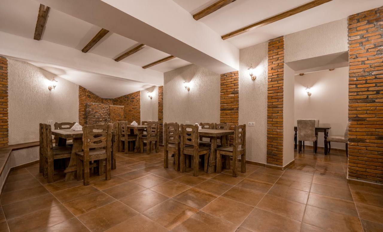 Golden Light Hotel Tbilisi Buitenkant foto