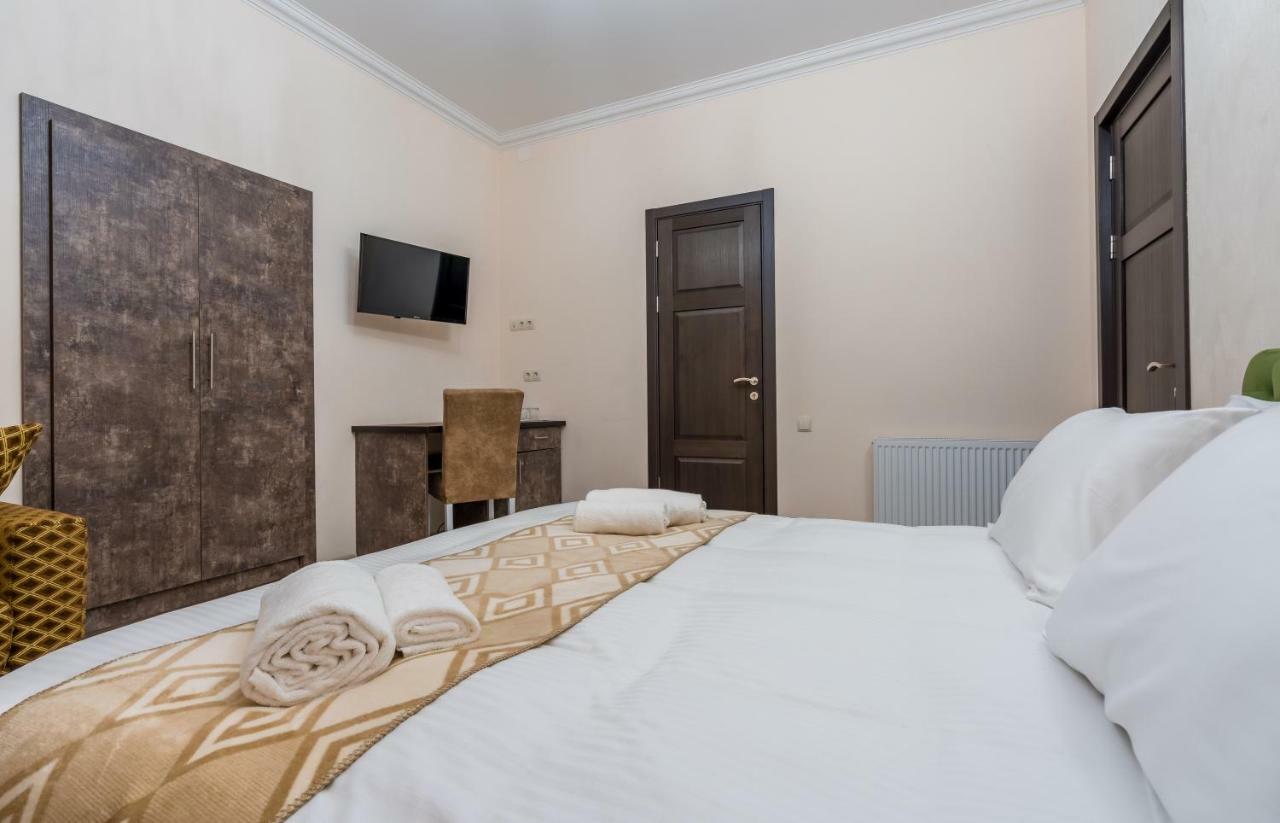 Golden Light Hotel Tbilisi Buitenkant foto