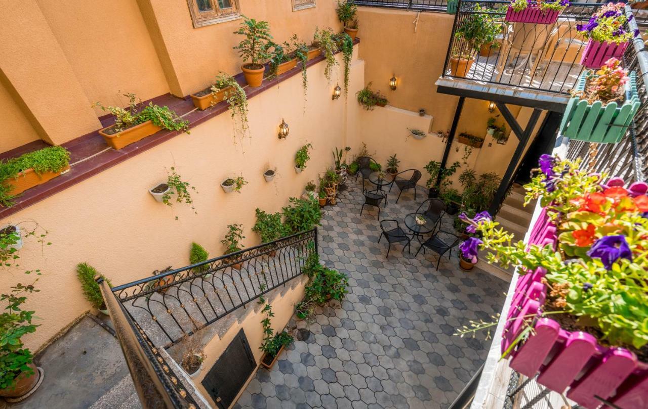 Golden Light Hotel Tbilisi Buitenkant foto