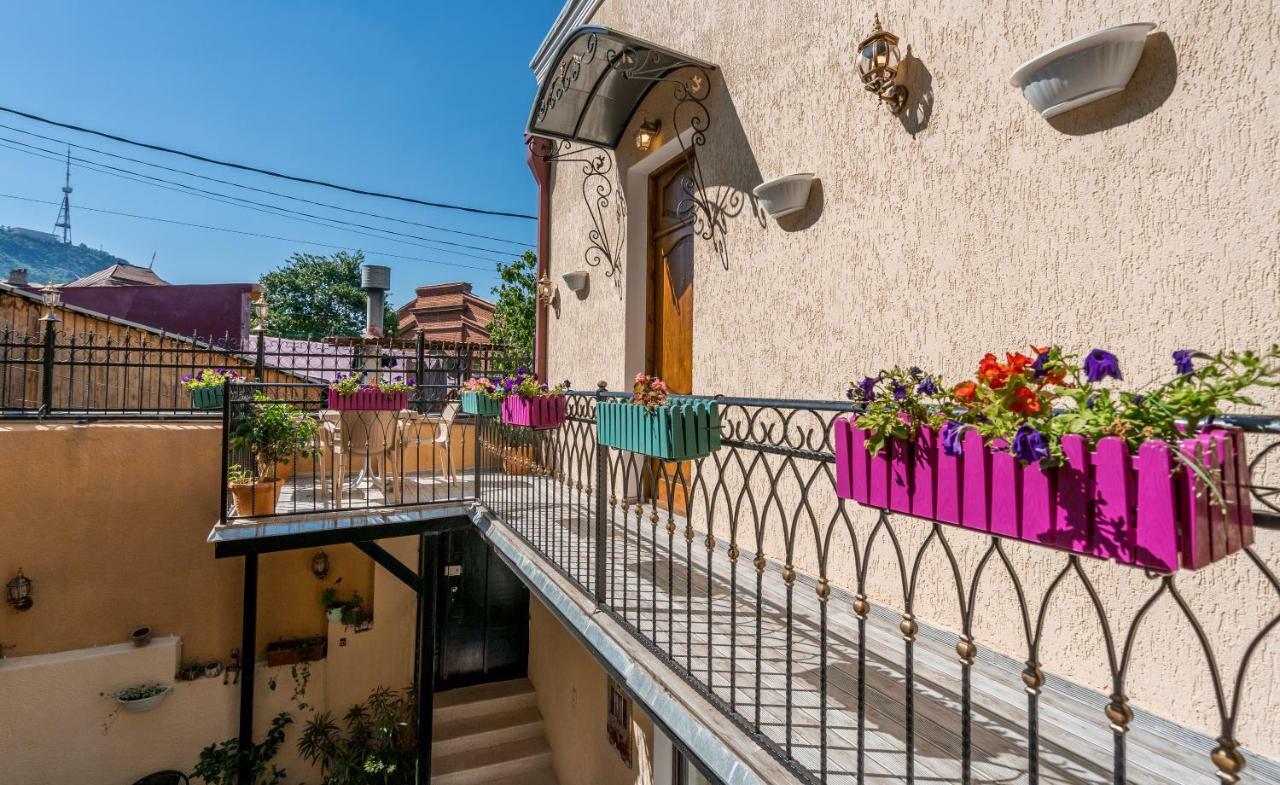 Golden Light Hotel Tbilisi Buitenkant foto